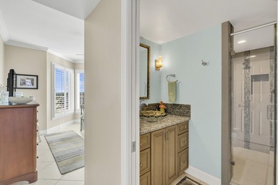 DON'T LET THIS ONE SLIP AWAY! 3 bed/3 bath corner unit with - photo 30