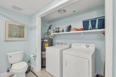 DON'T LET THIS ONE SLIP AWAY! 3 bed/3 bath corner unit with - photo 32