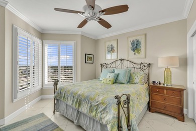 DON'T LET THIS ONE SLIP AWAY! 3 bed/3 bath corner unit with - photo 33