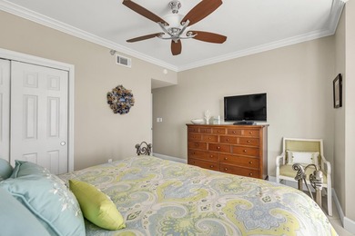 DON'T LET THIS ONE SLIP AWAY! 3 bed/3 bath corner unit with - photo 34