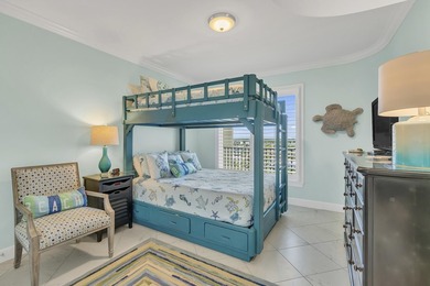 DON'T LET THIS ONE SLIP AWAY! 3 bed/3 bath corner unit with - photo 35