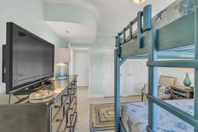 DON'T LET THIS ONE SLIP AWAY! 3 bed/3 bath corner unit with - photo 36