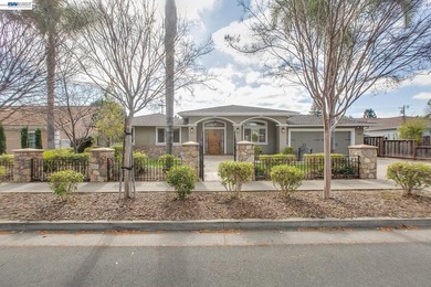 Spectacular Ranch Style Home! 2,900+ square feet features 4 - photo 3