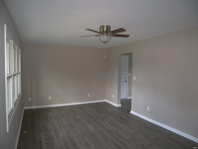 Immediate possession available with this refreshed 3 bedroom one - photo 11