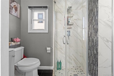 Welcome to this beautifully maintained single-family home - photo 12