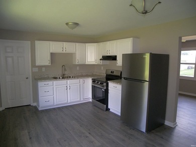 Immediate possession available with this refreshed 3 bedroom one - photo 13