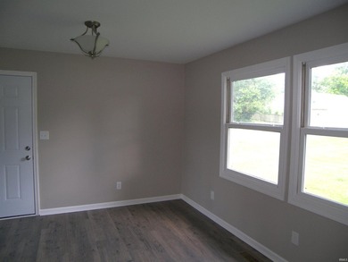 Immediate possession available with this refreshed 3 bedroom one - photo 18