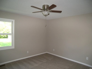 Immediate possession available with this refreshed 3 bedroom one - photo 19