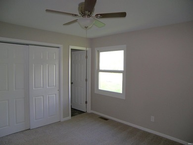 Immediate possession available with this refreshed 3 bedroom one - photo 20