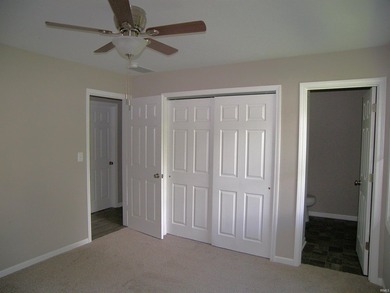 Immediate possession available with this refreshed 3 bedroom one - photo 21