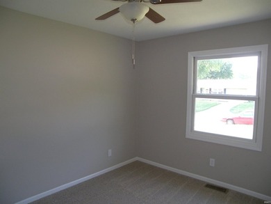 Immediate possession available with this refreshed 3 bedroom one - photo 24