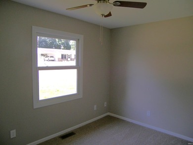 Immediate possession available with this refreshed 3 bedroom one - photo 29
