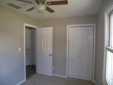 Immediate possession available with this refreshed 3 bedroom one - photo 31