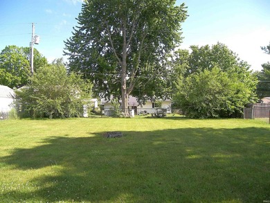 Immediate possession available with this refreshed 3 bedroom one - photo 39