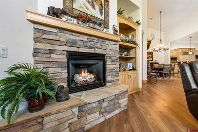 John M Wells, Wells Group Real Estate, C:,,: SINGLE-STORY LUXURY - photo 10