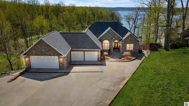 REDUCED! Welcome to 153 Chelsea, a luxurious waterfront oasis - photo 4