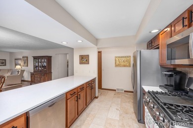 Welcome home to this beautifully maintained stand-alone - photo 6