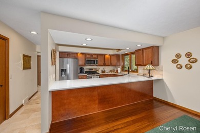 Welcome home to this beautifully maintained stand-alone - photo 7