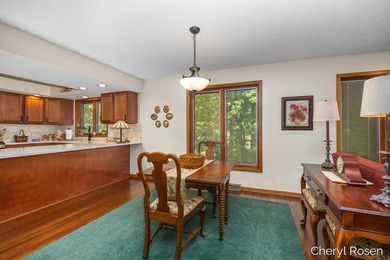 Welcome home to this beautifully maintained stand-alone - photo 8