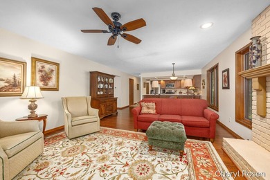 Welcome home to this beautifully maintained stand-alone - photo 9