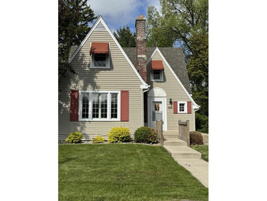 Charming English Cottage near Lake George. Step into timeless - photo 1