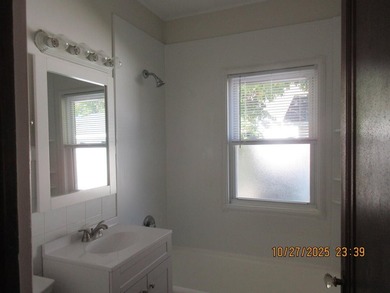 Charming English Cottage near Lake George. Step into timeless - photo 9