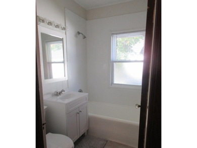 Charming English Cottage near Lake George. Step into timeless - photo 10