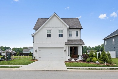 Welcome home to this charming 3-bedroom, 2.5-bath cottage - photo 2