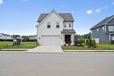 Welcome home to this charming 3-bedroom, 2.5-bath cottage - photo 3