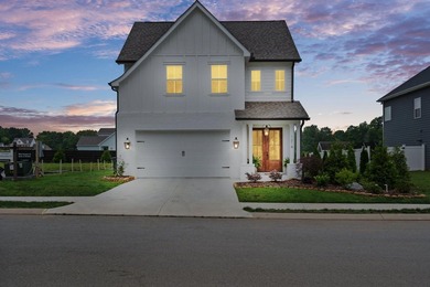 Welcome home to this charming 3-bedroom, 2.5-bath cottage - photo 5