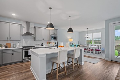 Welcome home to this charming 3-bedroom, 2.5-bath cottage - photo 7