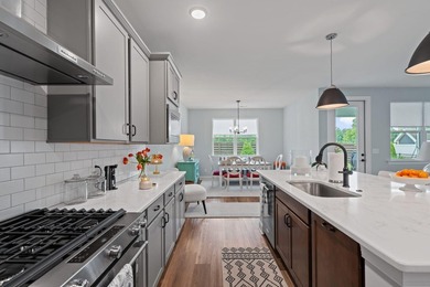 Welcome home to this charming 3-bedroom, 2.5-bath cottage - photo 10