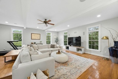 NEIGHBORHOOD SETTING WITH COMMUTER CONVENIENCE! This - photo 11