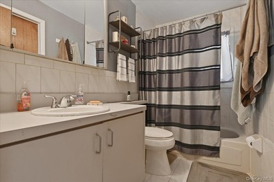 Welcome to this beautifully maintained 4-bedroom, 2 full bath - photo 13