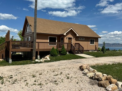 This thoughtfully designed mountain retreat offers comfort - photo 4