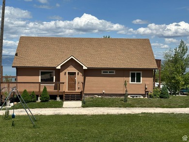 This thoughtfully designed mountain retreat offers comfort - photo 5