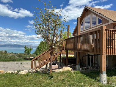 This thoughtfully designed mountain retreat offers comfort - photo 7