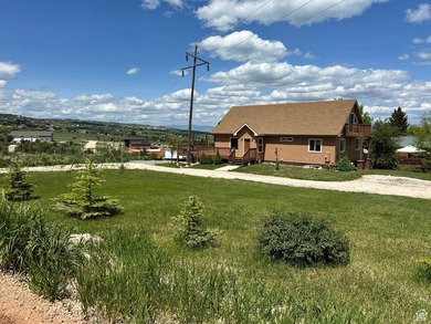 This thoughtfully designed mountain retreat offers comfort - photo 8