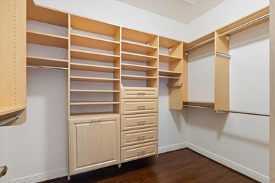 Welcome to this charming 3-bedroom, 2.5-bathroom townhouse - photo 21