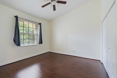 Welcome to this charming 3-bedroom, 2.5-bathroom townhouse - photo 22