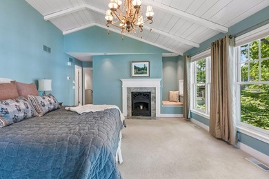 Known as The Cozy Nook, this storied Lake Minnetonka residence - photo 25