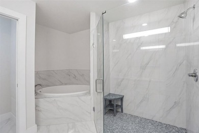 Experience LUXURY WATERFRONT LIVING in this stunning 2-bedroom - photo 27