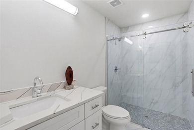 Experience LUXURY WATERFRONT LIVING in this stunning 2-bedroom - photo 31