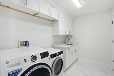 Experience LUXURY WATERFRONT LIVING in this stunning 2-bedroom - photo 33