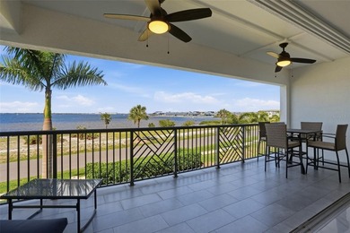 Experience LUXURY WATERFRONT LIVING in this stunning 2-bedroom - photo 36