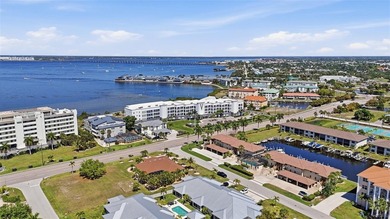 Experience LUXURY WATERFRONT LIVING in this stunning 2-bedroom - photo 38