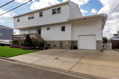 Great South Bay  Home For Sale in Lindenhurst New York