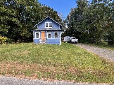 2-3 bedroom home located in a great neighborhood and convenient - photo 1