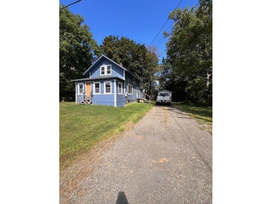 2-3 bedroom home located in a great neighborhood and convenient - photo 2
