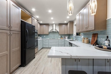 Come home to sweeping 180 degrees Bay views, perfect for sipping - photo 26